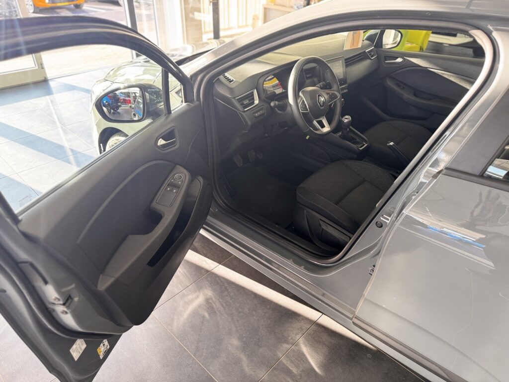 Renault Clio Exposé-Bild 9