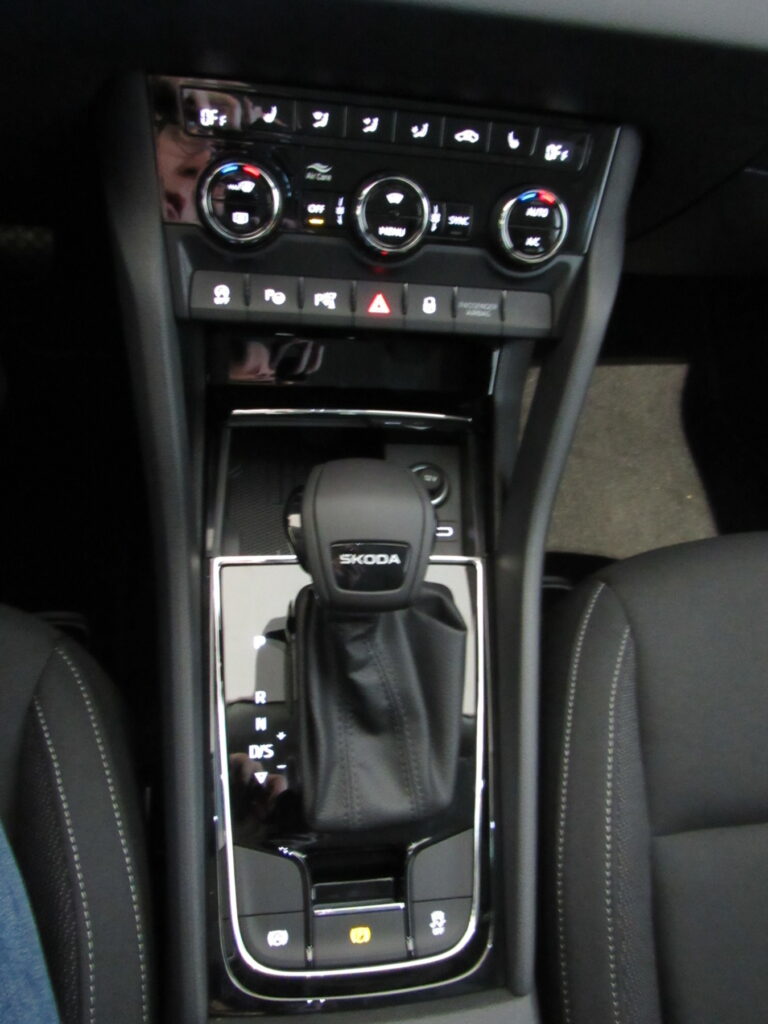 SKODA Karoq Exposé-Bild 10