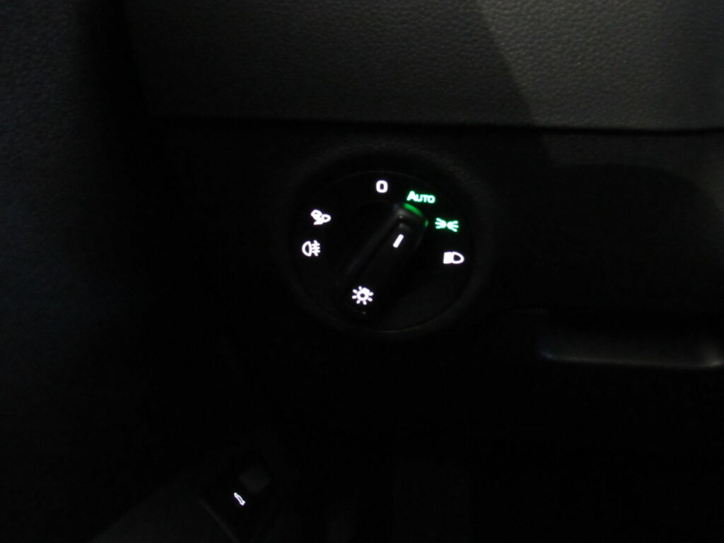 SKODA Karoq Exposé-Bild 21