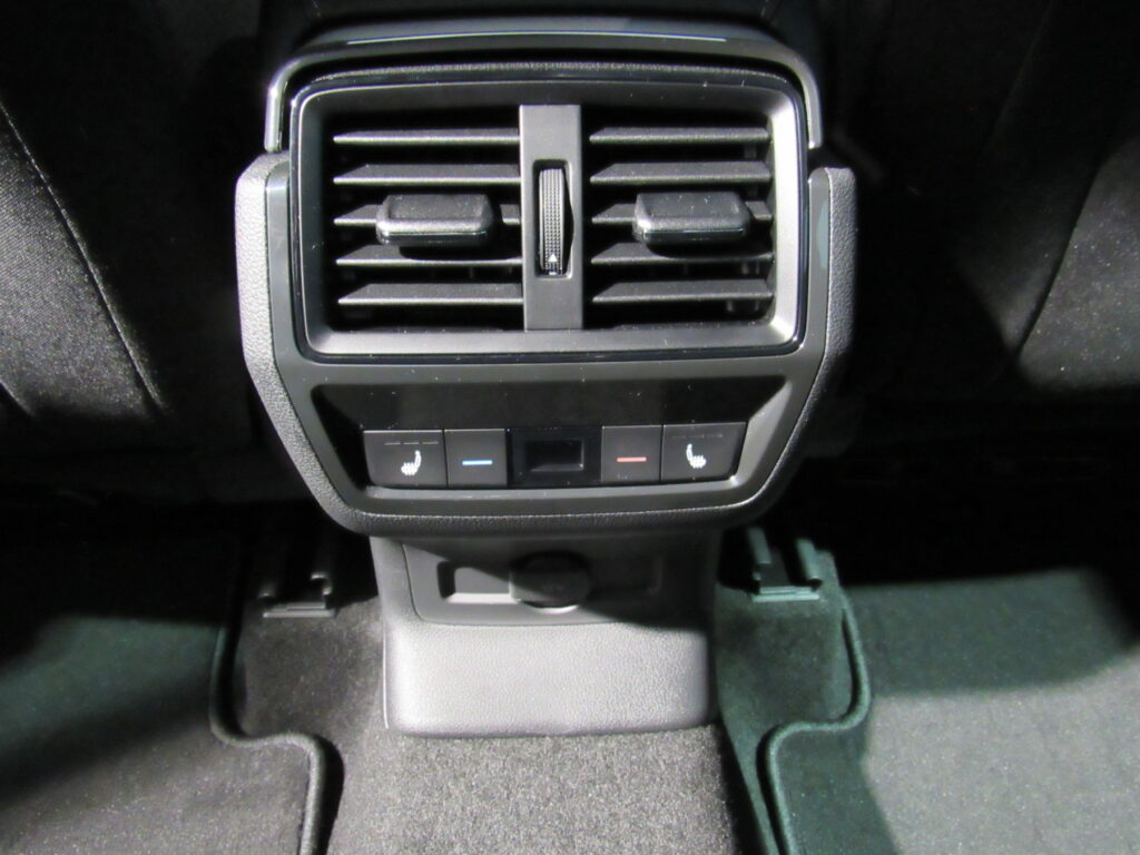 SKODA Karoq Exposé-Bild 26