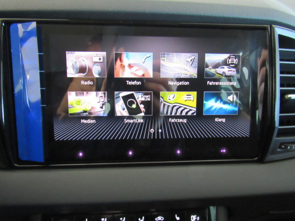 SKODA Karoq Exposé-Bild 9