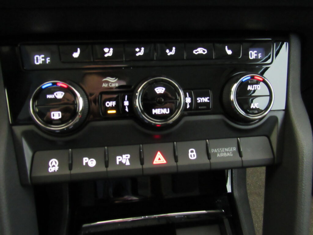 SKODA Karoq Exposé-Bild 10