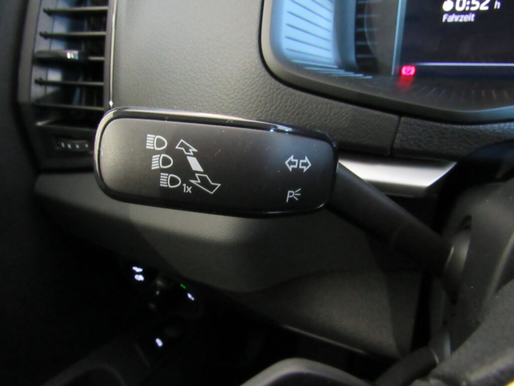 SKODA Karoq Exposé-Bild 24