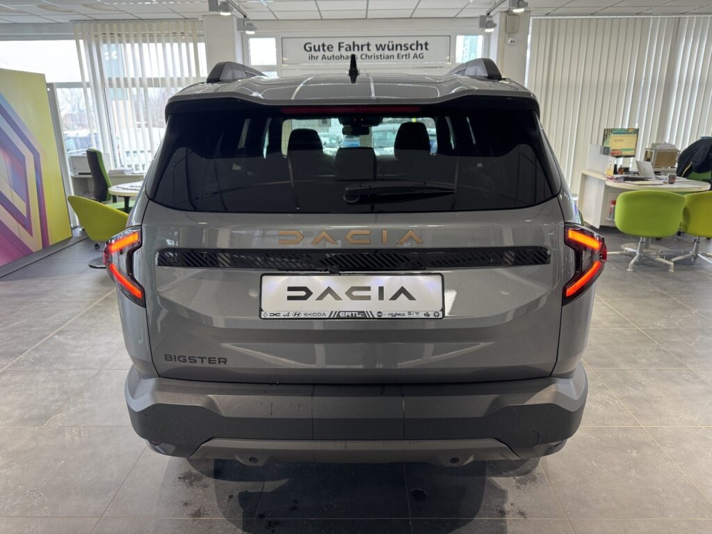 Dacia Bigster Exposé-Bild 8