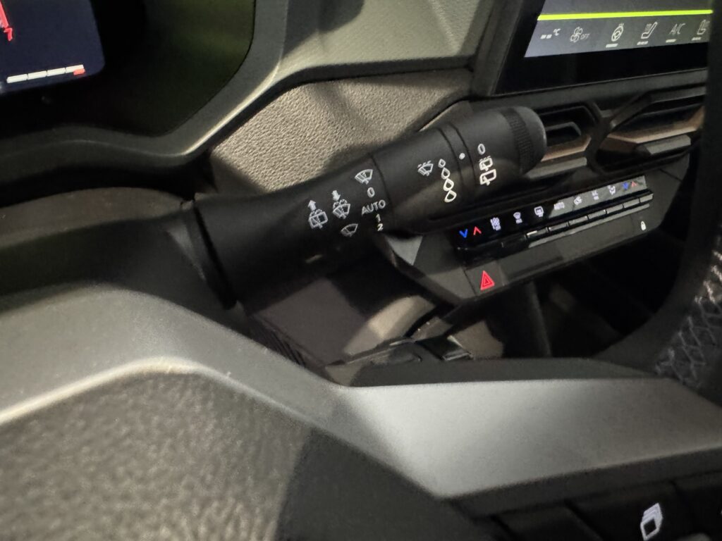 Dacia Bigster Exposé-Bild 18