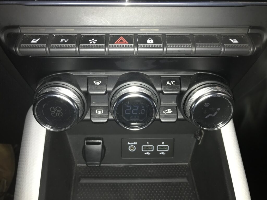 Renault Captur Exposé-Bild 14