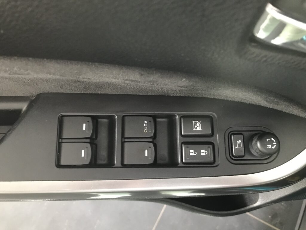 SUZUKI Vitara Exposé-Bild 18
