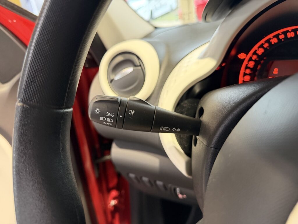 Renault Twingo Exposé-Bild 20