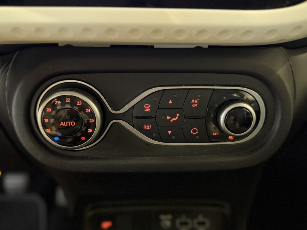 Renault Twingo Exposé-Bild 26