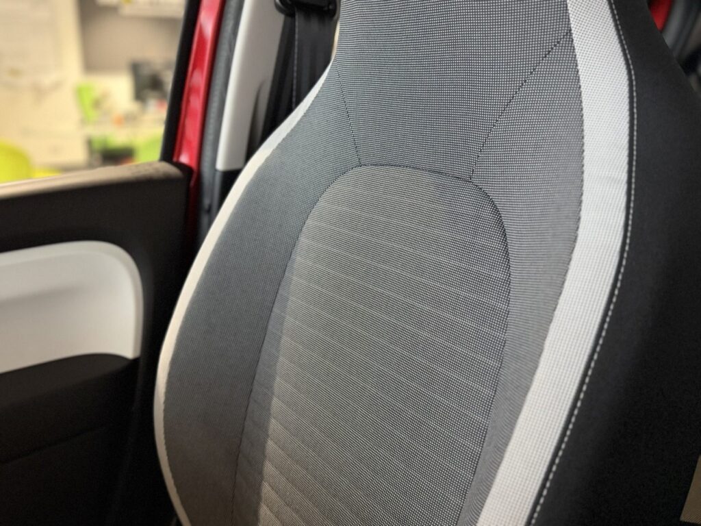 Renault Twingo Exposé-Bild 32