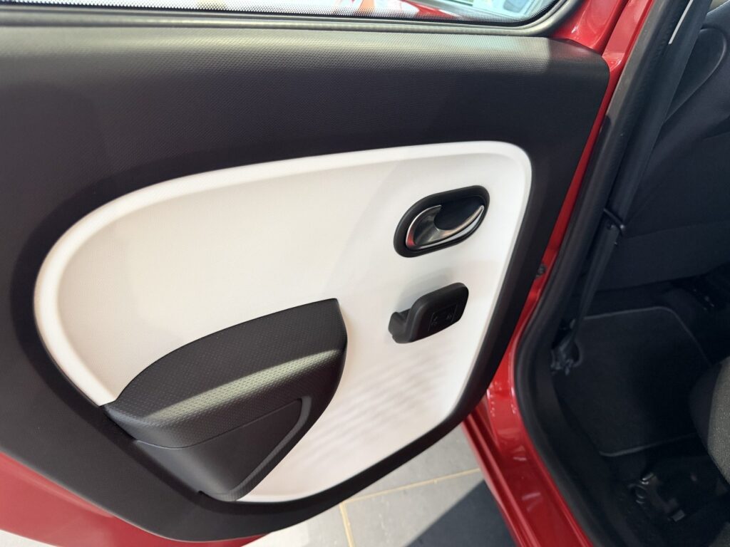 Renault Twingo Exposé-Bild 34