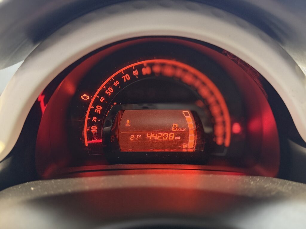 Renault Twingo Exposé-Bild 48