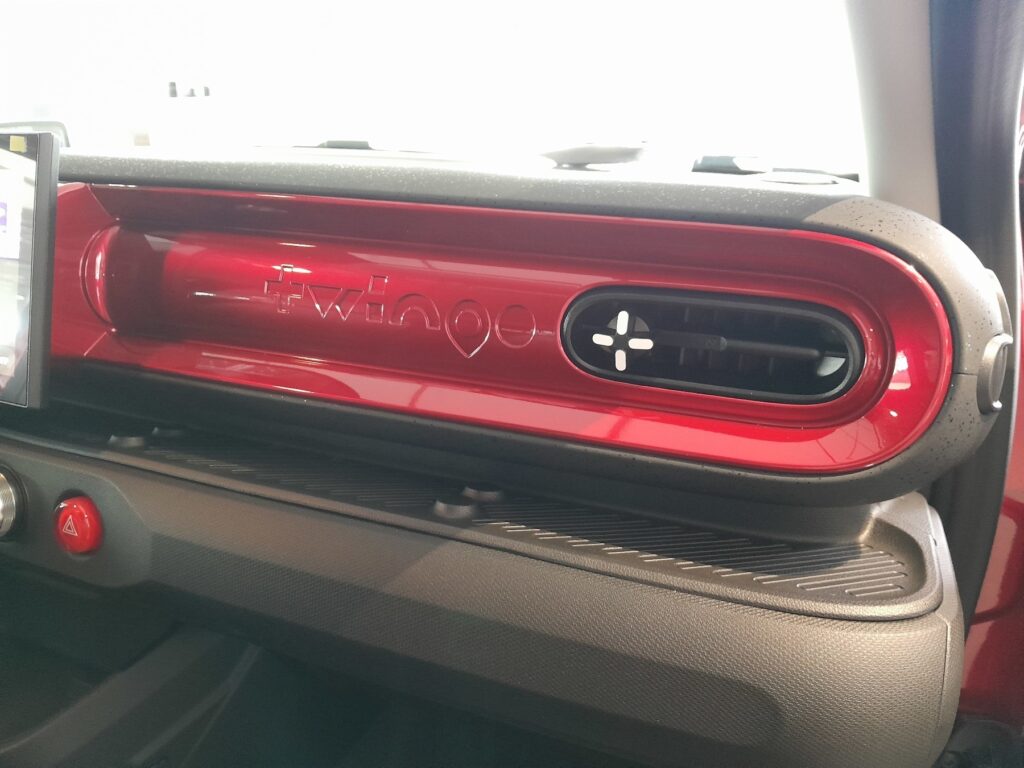 Renault Twingo Exposé-Bild 8