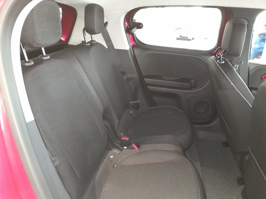 Renault Twingo Exposé-Bild 11