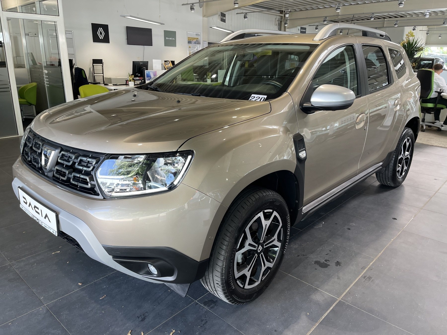 Dacia Duster Prestige TCe 100 PS 2WD Klima+Navi