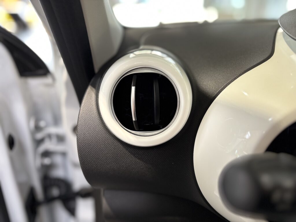 Renault Twingo Exposé-Bild 26