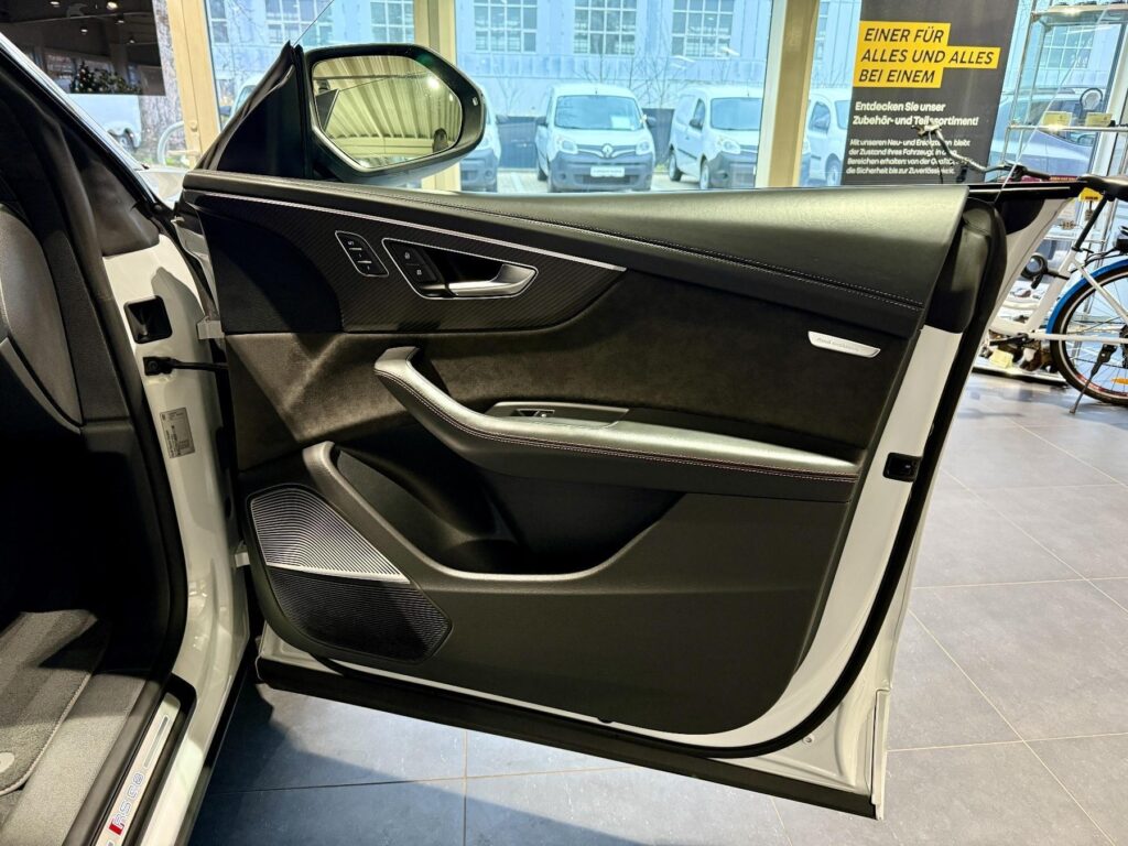 AUDI RSQ8 Exposé-Bild 16