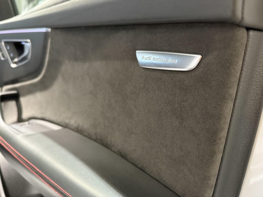 AUDI RSQ8 Exposé-Bild 17