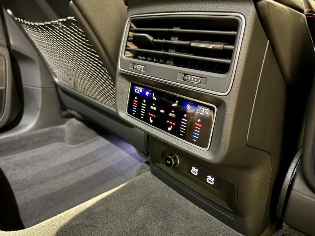AUDI RSQ8 Exposé-Bild 22