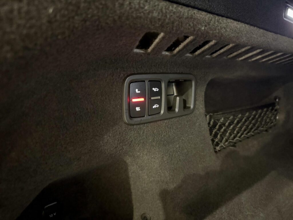 AUDI RSQ8 Exposé-Bild 32