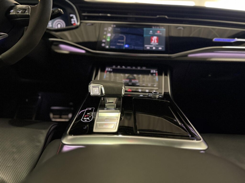 AUDI RSQ8 Exposé-Bild 35