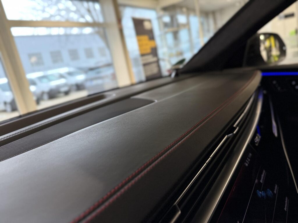 AUDI RSQ8 Exposé-Bild 42