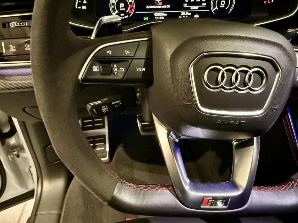 AUDI RSQ8 Exposé-Bild 43