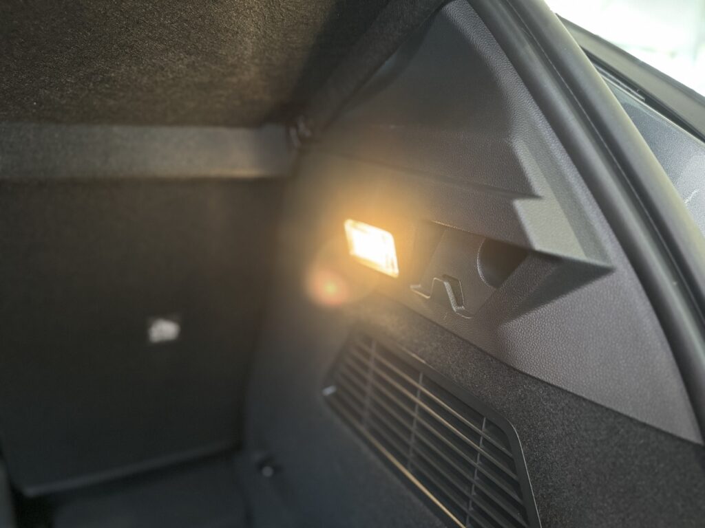Renault Megane E-TECH Exposé-Bild 18