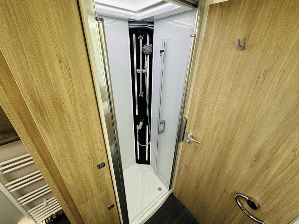 Frankia Titan Exposé-Bild 44