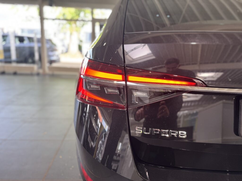 SKODA Superb Exposé-Bild 44