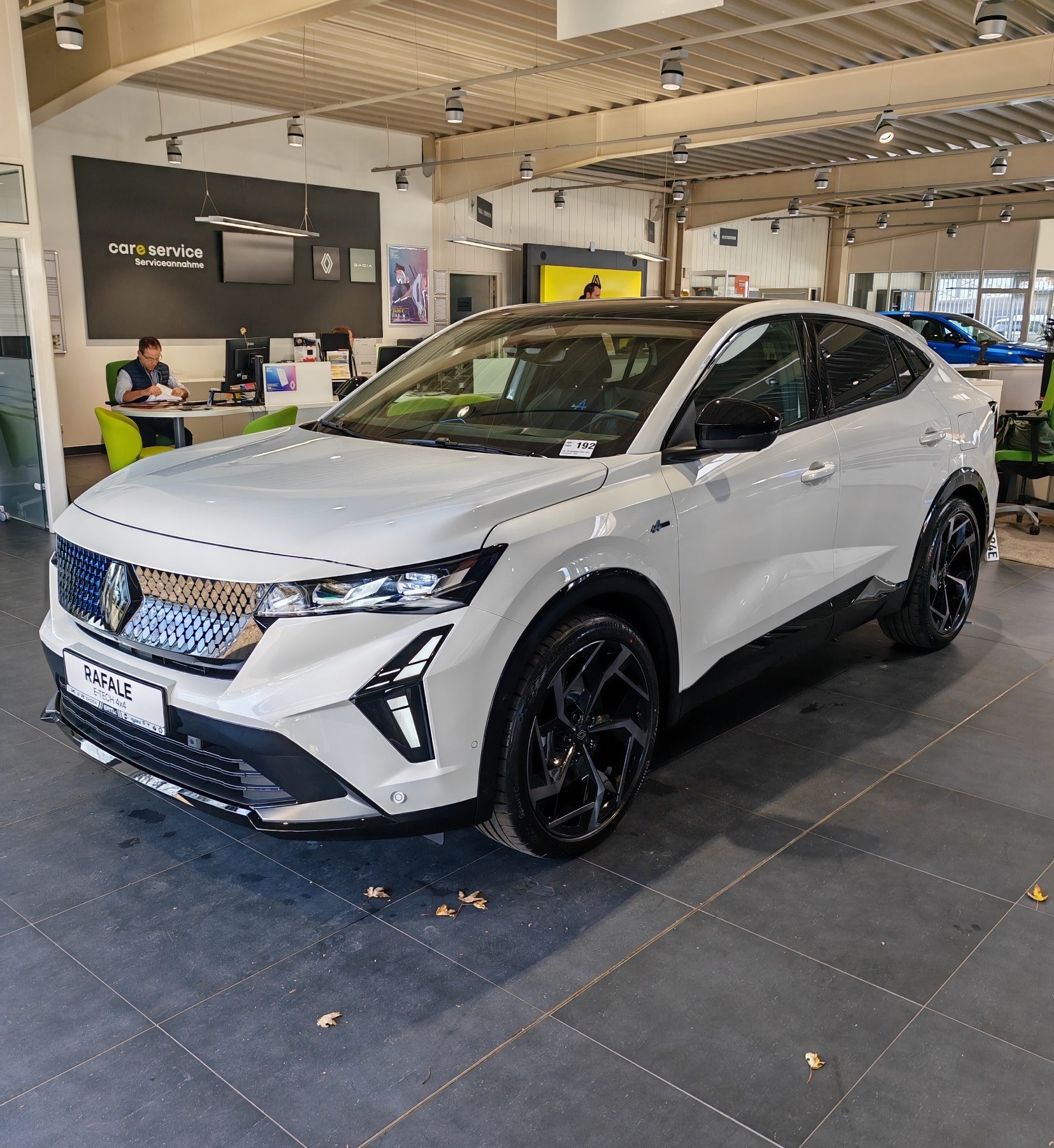 Renault Rafale (ww_42283)