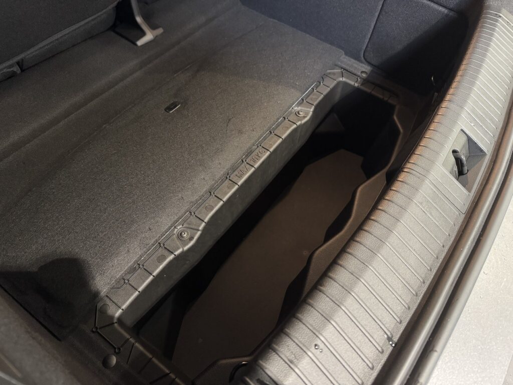 Renault Megane E-TECH Exposé-Bild 16