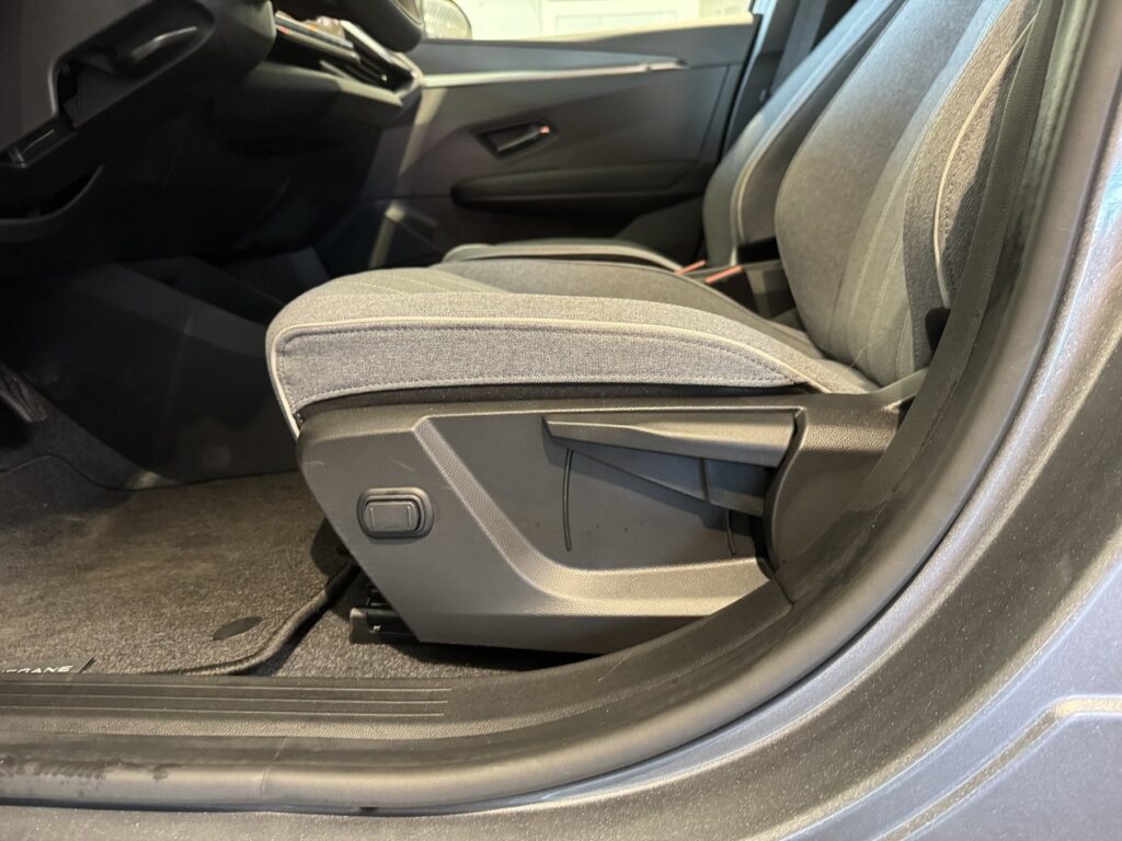 Renault Megane E-TECH Exposé-Bild 23