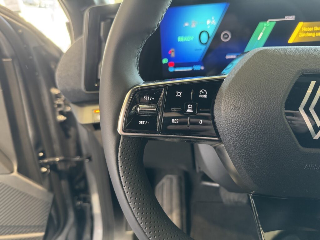 Renault Megane E-TECH Exposé-Bild 28