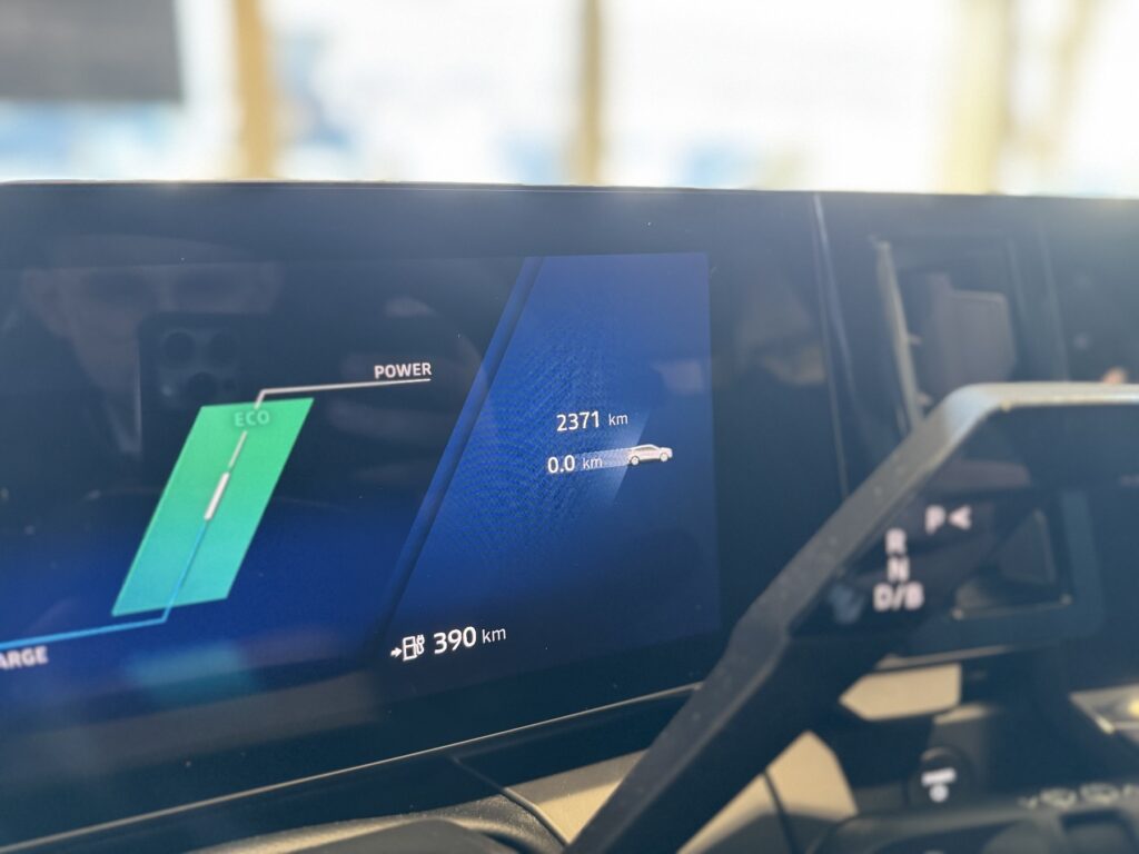 Renault Megane E-TECH Exposé-Bild 35