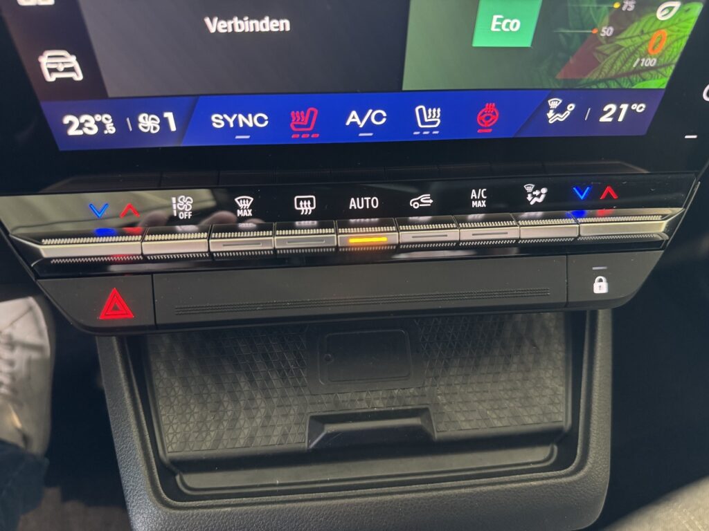 Renault Megane E-TECH Exposé-Bild 37