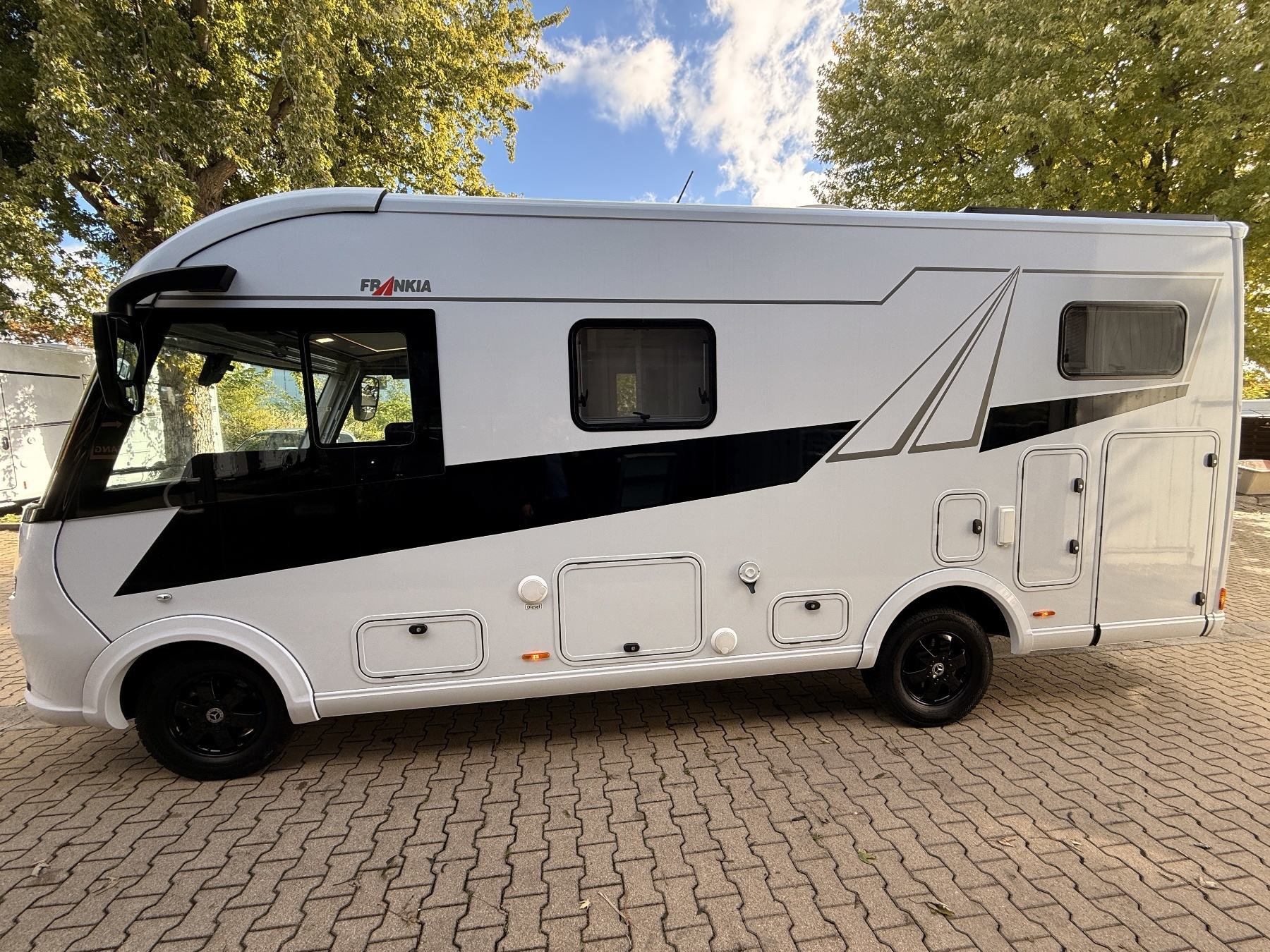 Frankia M-Line NEO Exposé-Bild 2