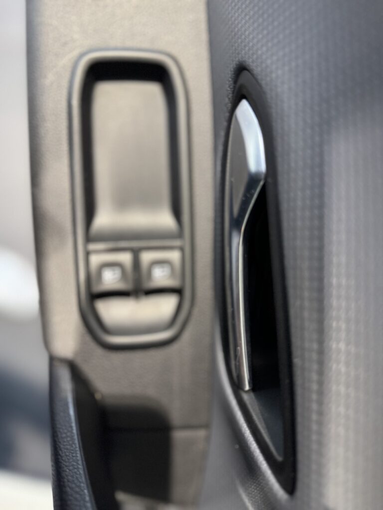 Renault Express Exposé-Bild 16