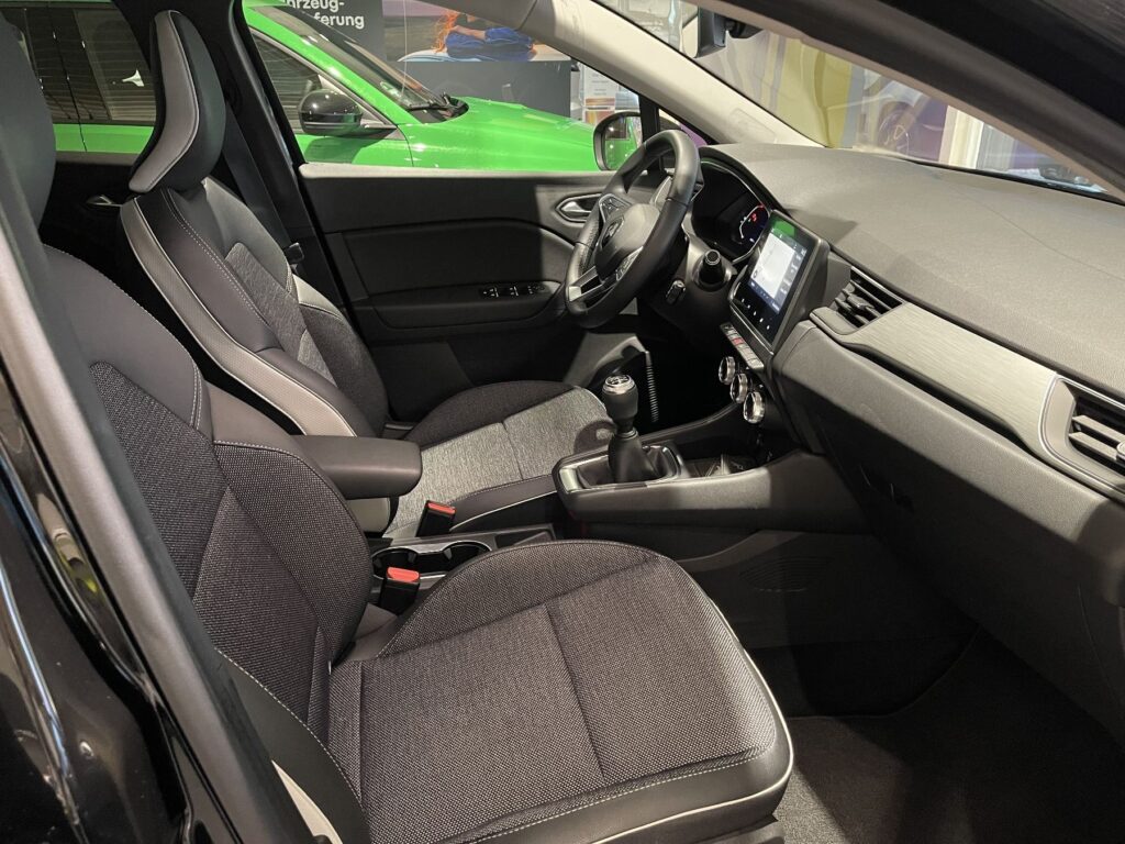 Renault Captur Exposé-Bild 11