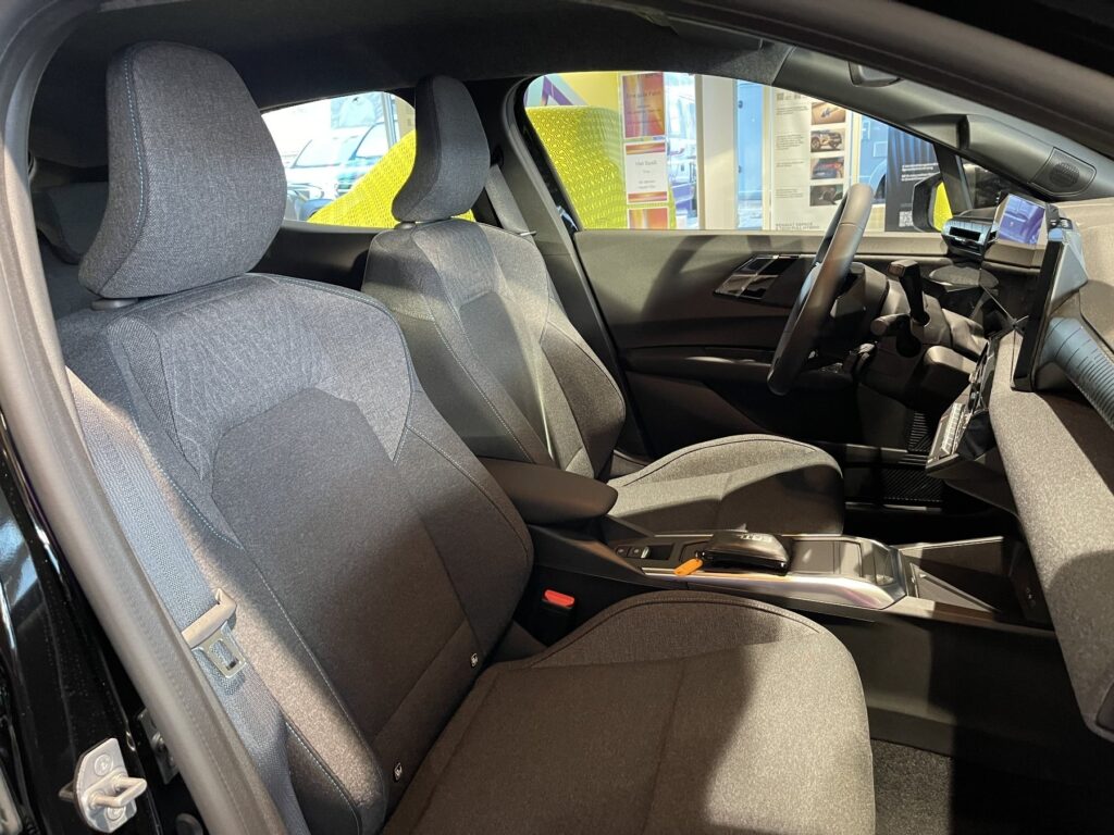 Renault Clio Exposé-Bild 10