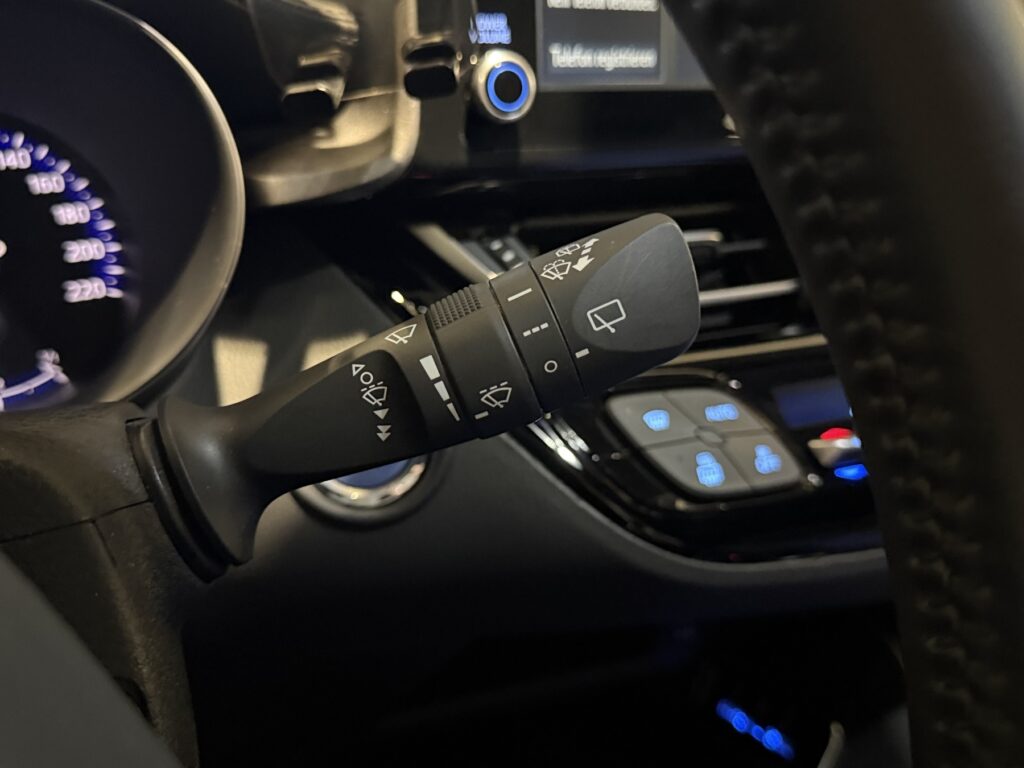 Toyota C-HR Exposé-Bild 21