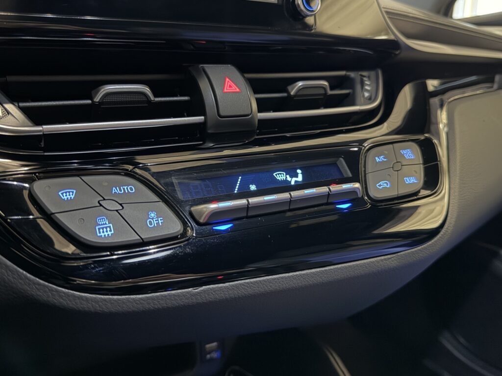 Toyota C-HR Exposé-Bild 25