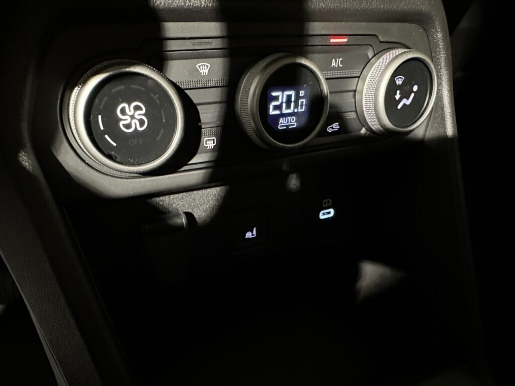 Dacia Jogger Exposé-Bild 48