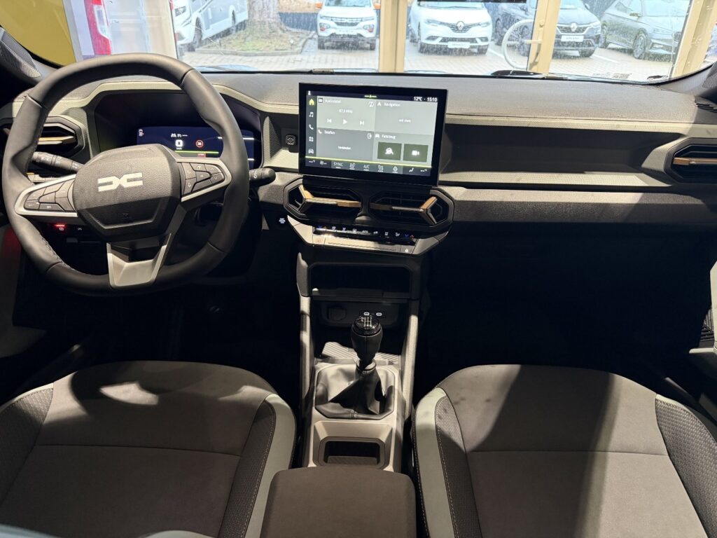 Dacia Bigster Exposé-Bild 8