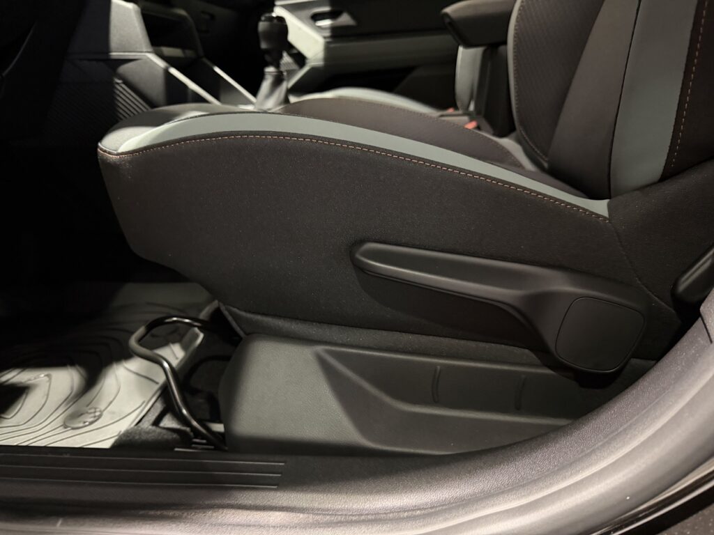 Dacia Bigster Exposé-Bild 17