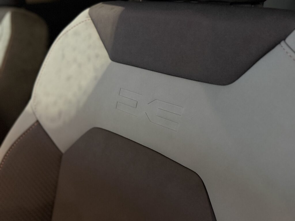 Dacia Bigster Exposé-Bild 36