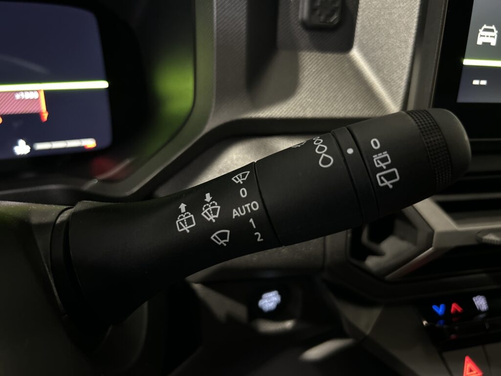 Dacia Bigster Exposé-Bild 19