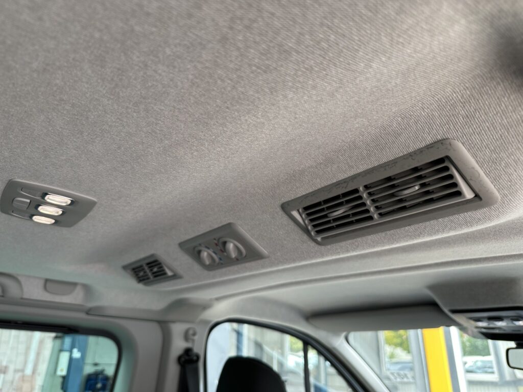 Renault Trafic Exposé-Bild 17