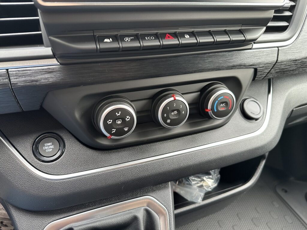 Renault Trafic Exposé-Bild 44