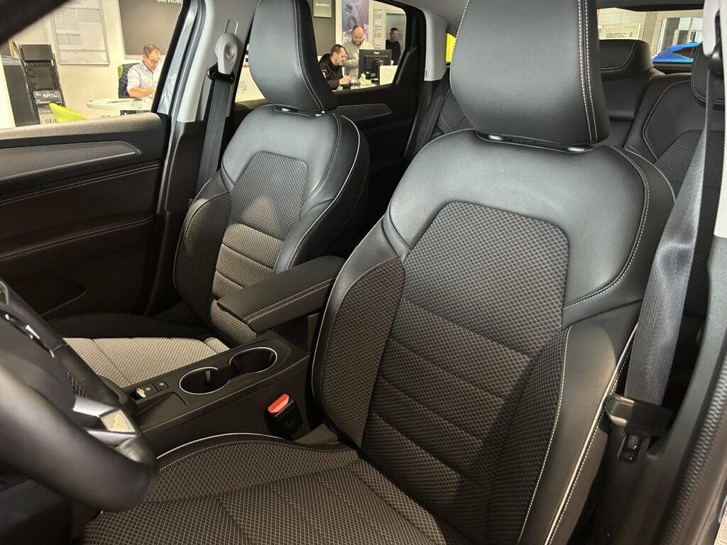 Renault Arkana Exposé-Bild 14